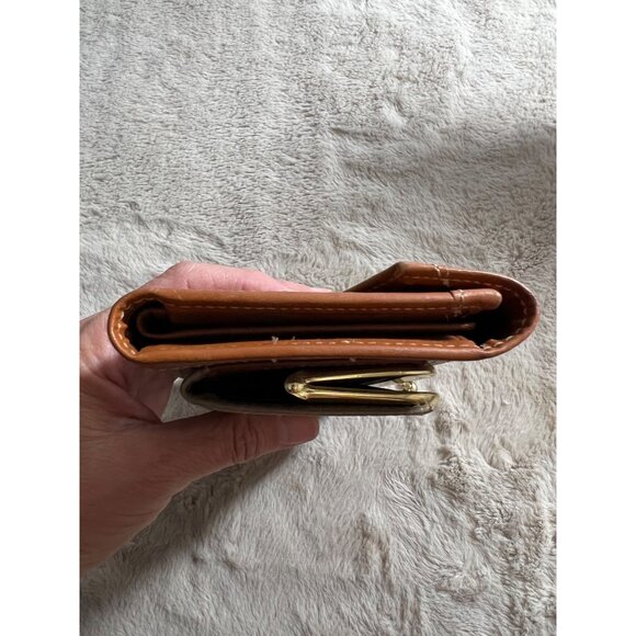 Dooney & Bourke Pebbled Leather Wallet W/ Coin Compartment & Card Slots - Picture 14 of 15